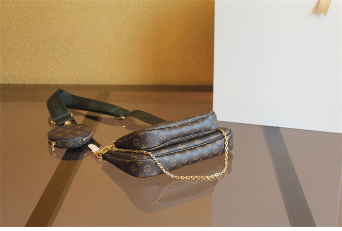 루이비통 멀티 포쉐트 악세수아 모노그램 M44813