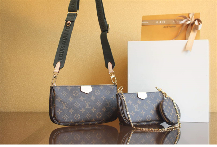 루이비통 멀티 포쉐트 악세수아 모노그램 M44813