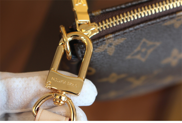 루이비통 멀티 포쉐트 악세수아 모노그램 M44813