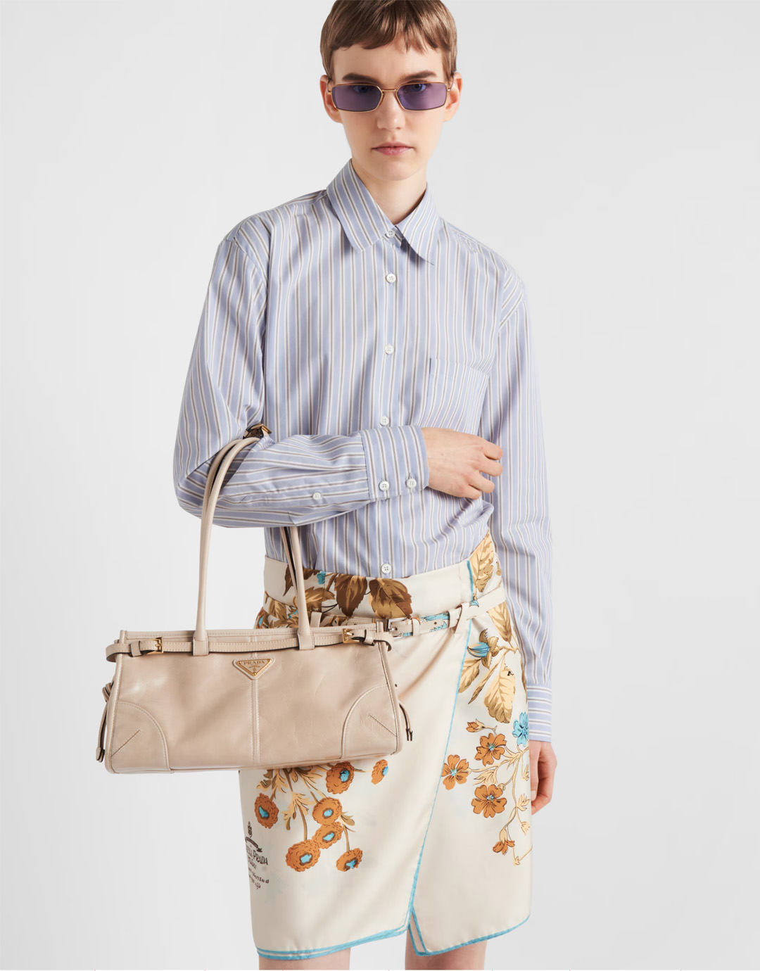 프라다 에나멜 메탈 트라이앵글 로고 미디엄 레더 핸드 백 38*30*12CM “4COLOR”