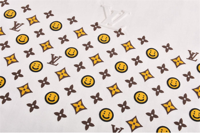 루이비통 x CPFM 스마일리 페이스 반팔 티셔츠