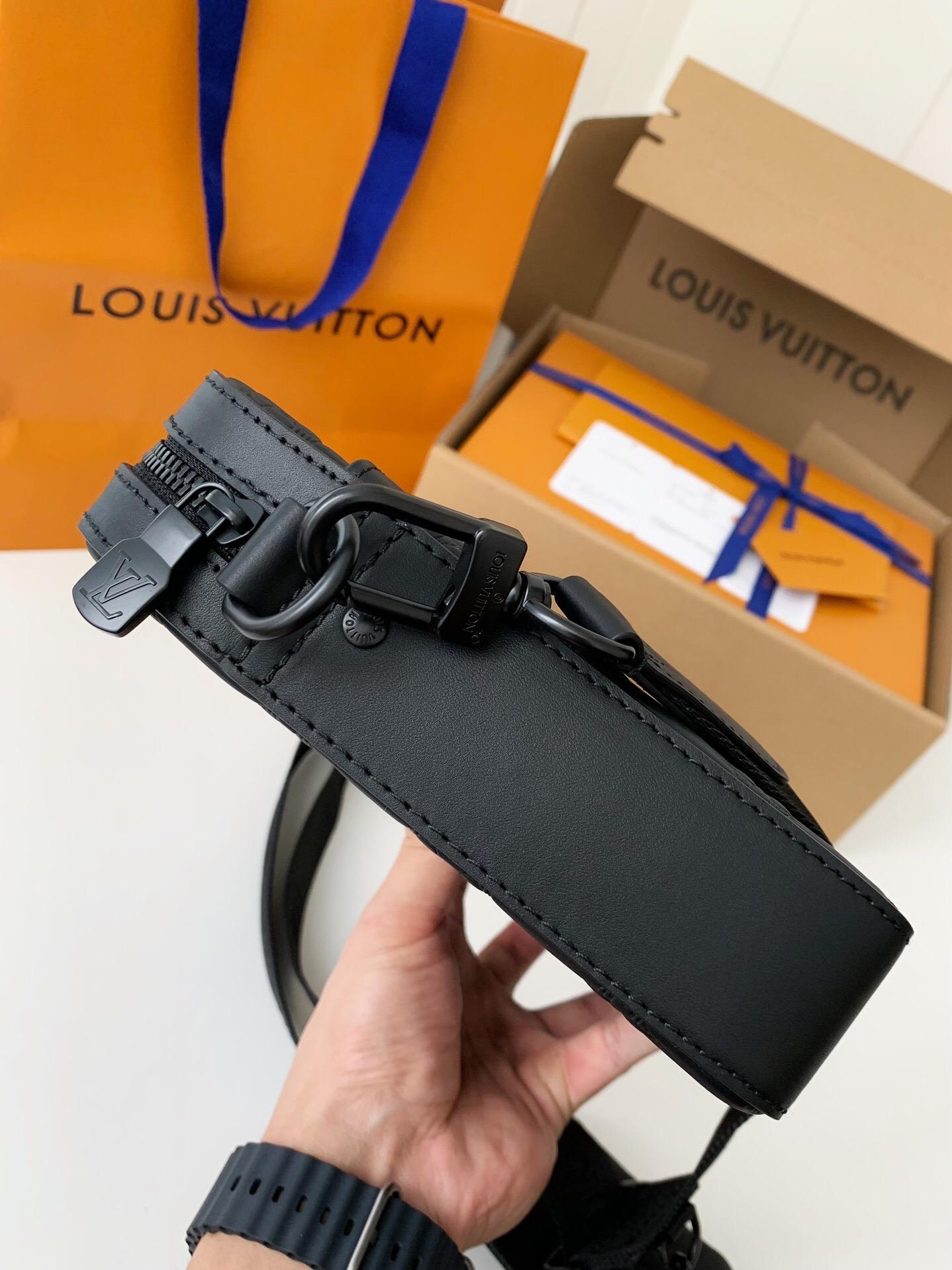 Louis Vuitton Duo Messenger