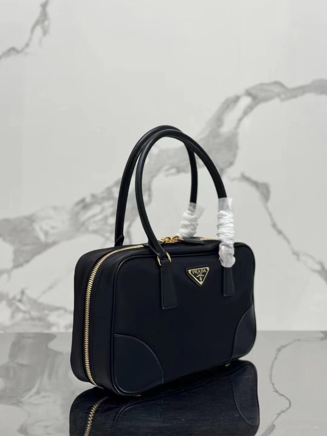 프라다 리에디션 1978 미디엄 리나일론 및 사피아노 가죽 투핸들 백 30*17.5*9CM “2COLOR”