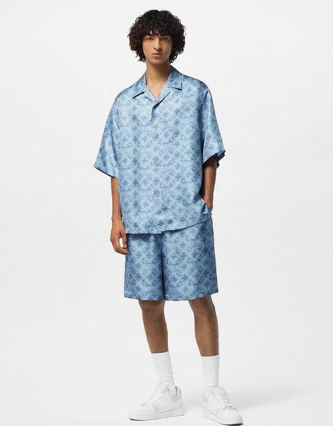 루이비통 24SS 실크 모노그램 쇼트 슬리브 셔츠