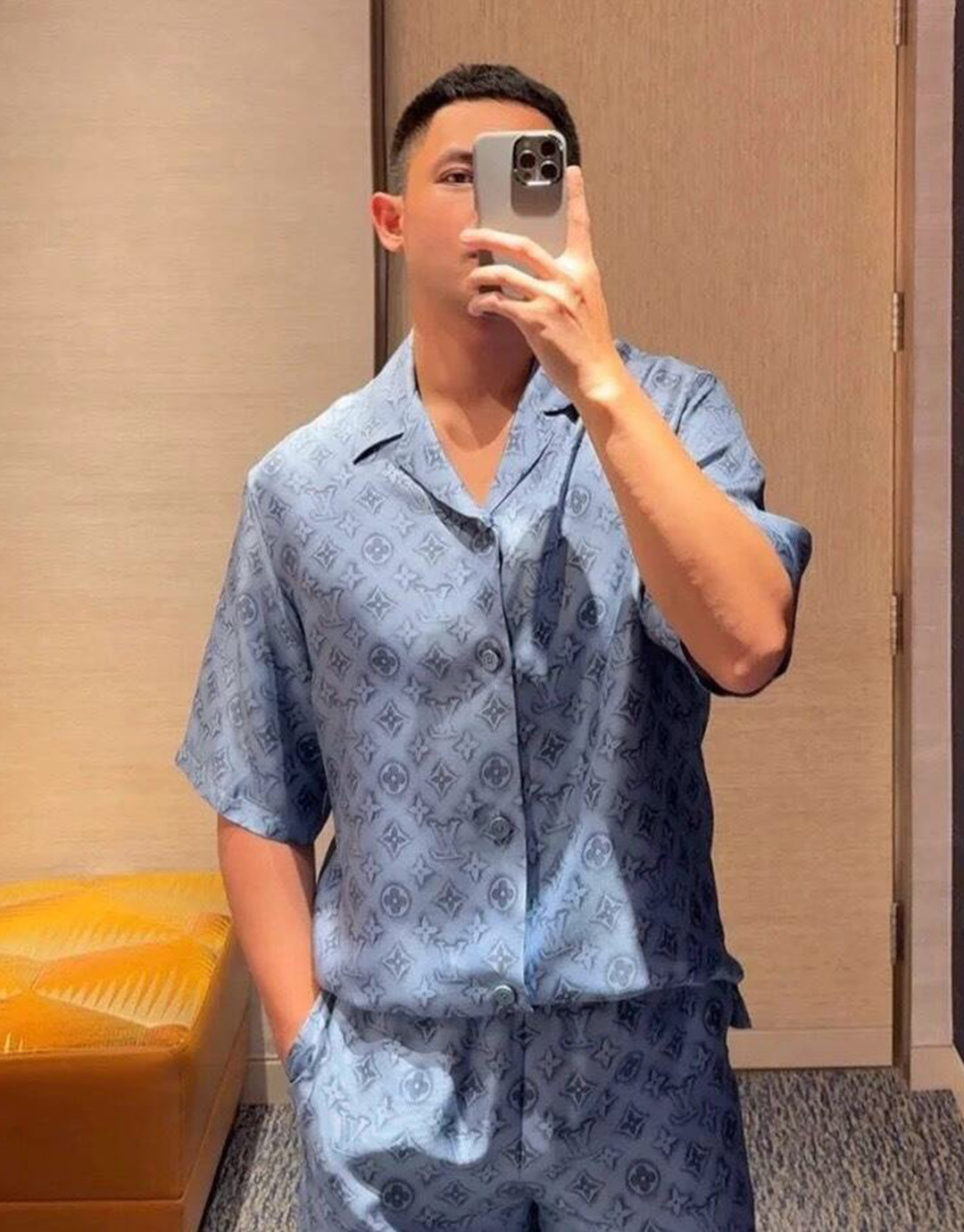 루이비통 24SS 실크 모노그램 쇼트 슬리브 셔츠