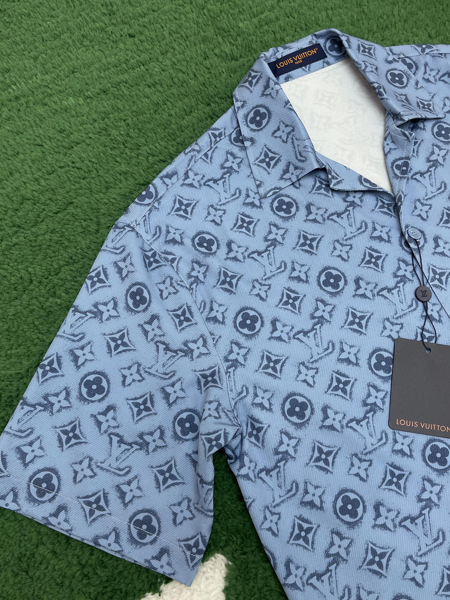 루이비통 24SS 실크 모노그램 쇼트 슬리브 셔츠