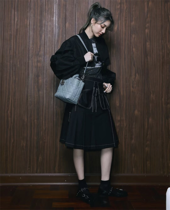 디올 뚜주흐 스몰 버티컬 토트백 스톤 그레이 매크로까나쥬