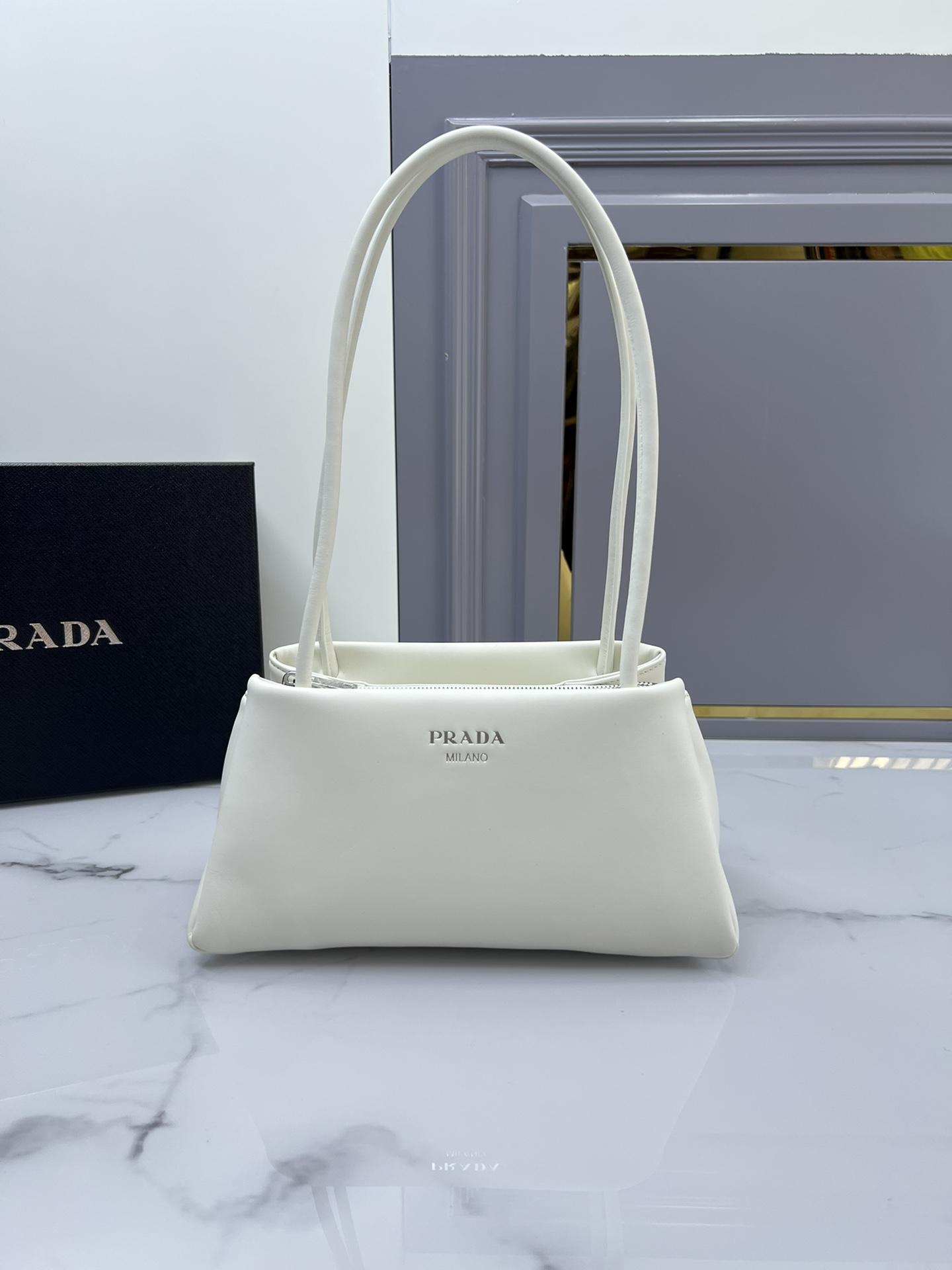 프라다 Leather Mini Bag