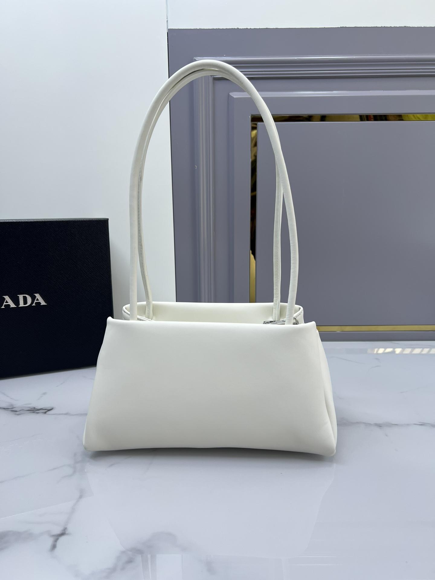 프라다 Leather Mini Bag