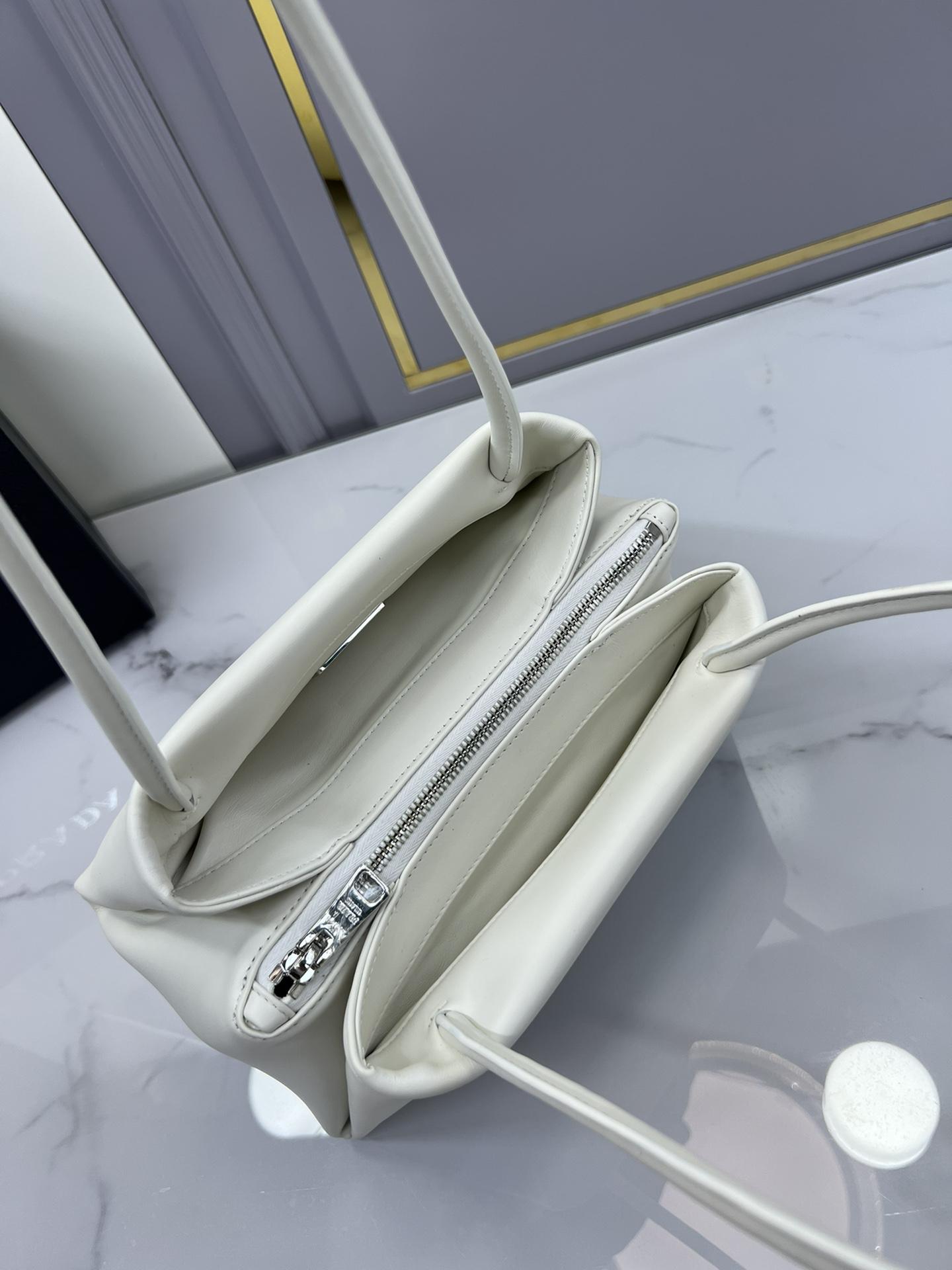 프라다 Leather Mini Bag