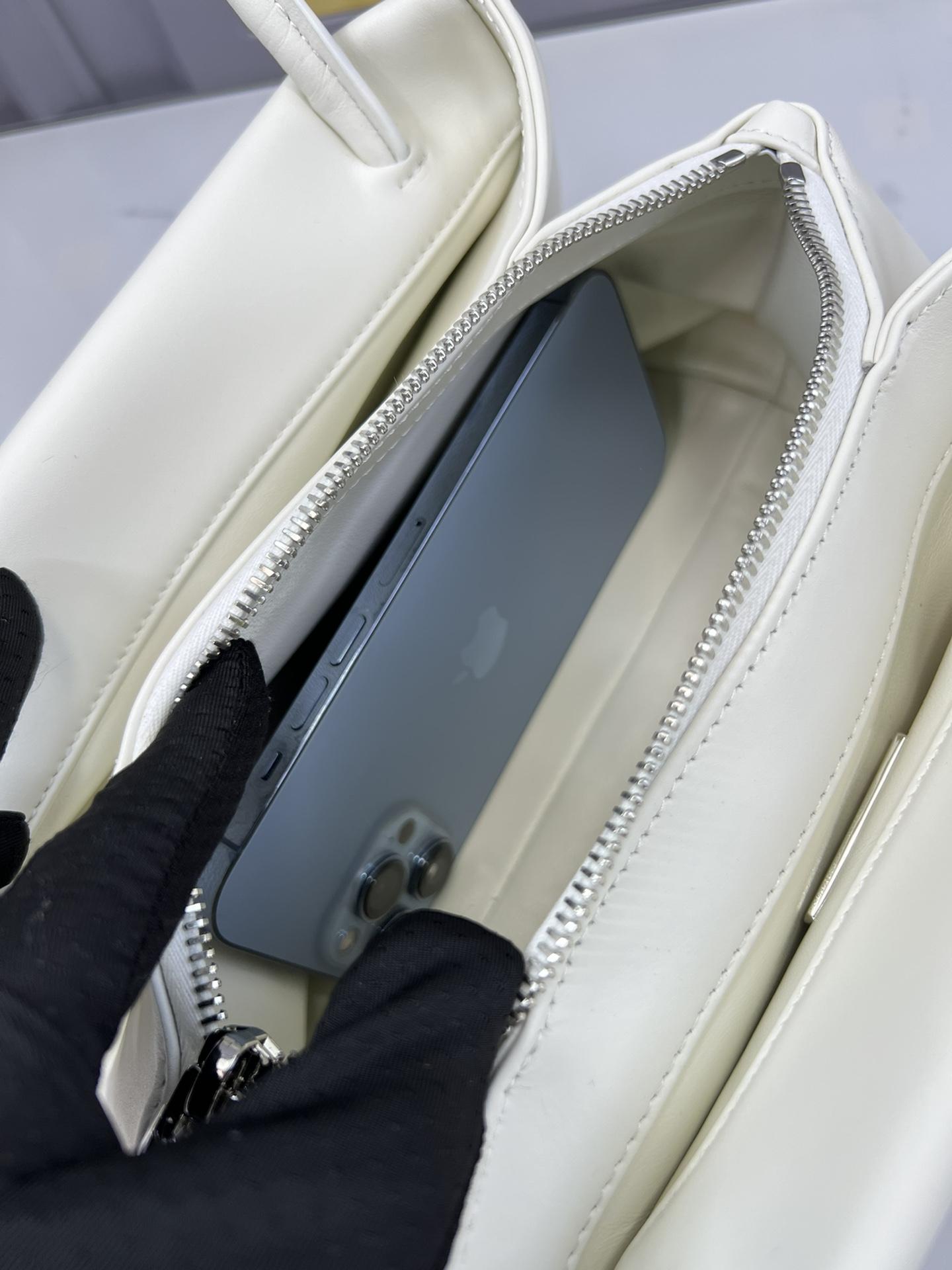 프라다 Leather Mini Bag