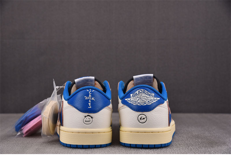 나이키 x 트레비스 스캇 에어조던1 로우 OG SP 밀리터리 블루 DM7866-104