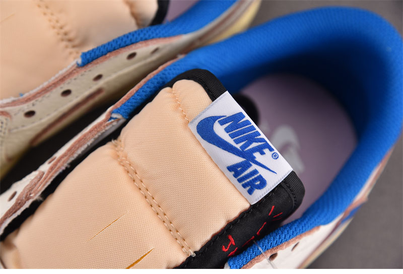 나이키 x 트레비스 스캇 에어조던1 로우 OG SP 밀리터리 블루 DM7866-104