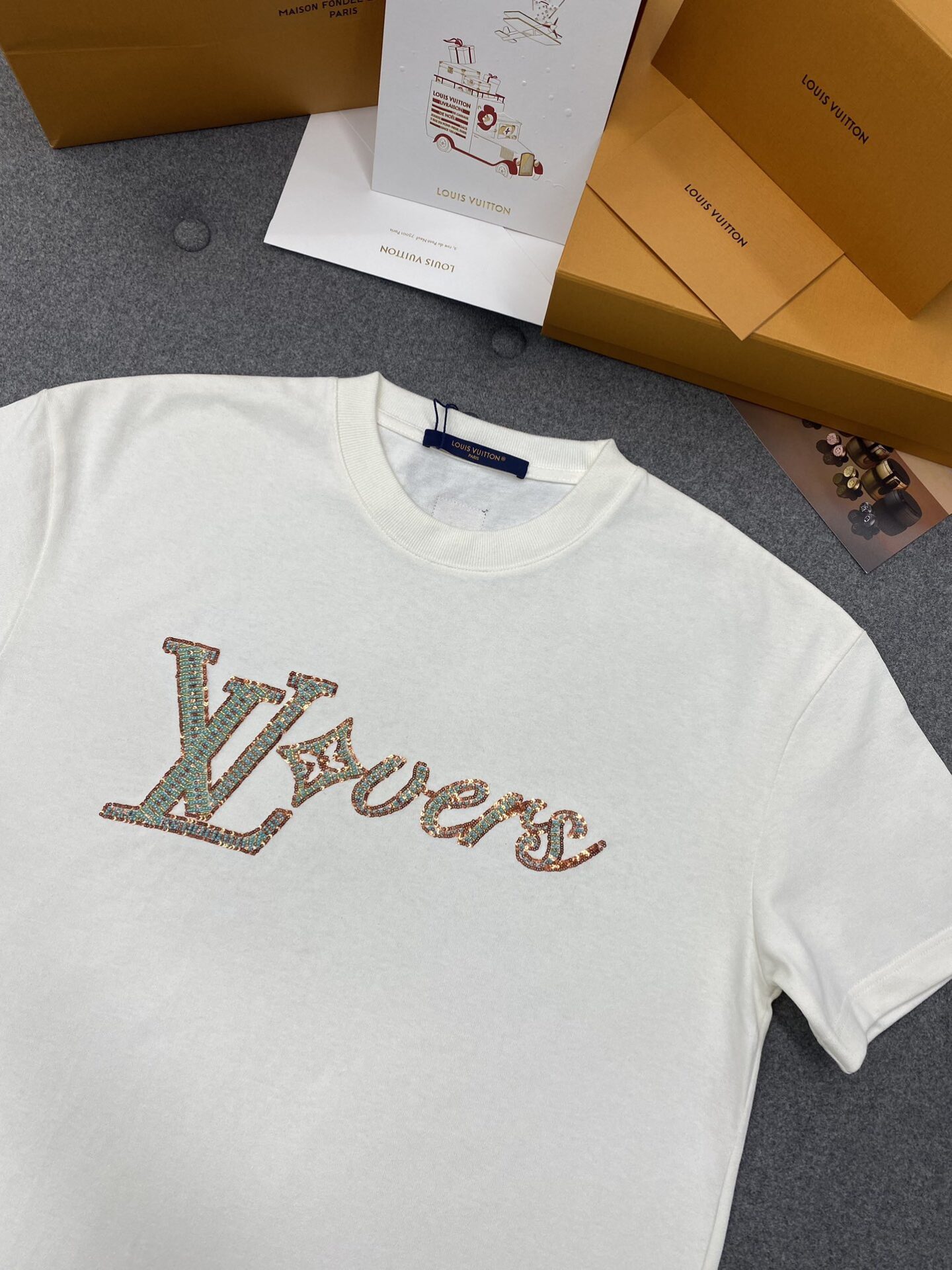 루이비통 비즈 시퀸 LV러버스 시그니처 오가닉 코튼 레귤러핏 반팔 티셔츠