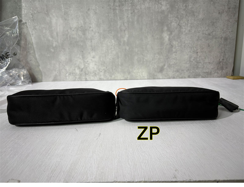 프라다 리에디션 사피아노 리나일론 호보백 1NE204