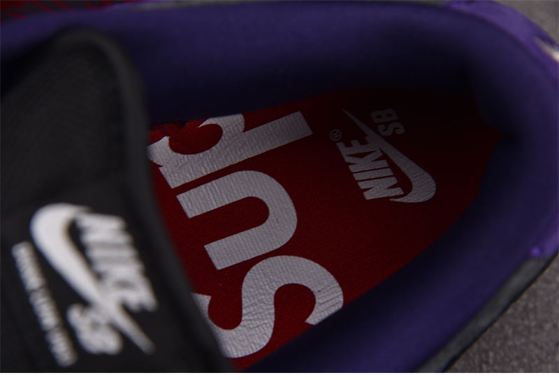 나이키 x 슈프림 SB 덩크 로우 잉크 HQ8487-500