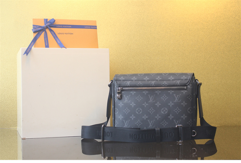 루이비통 디스트릭트 PM 이클립스 모노그램 M46255