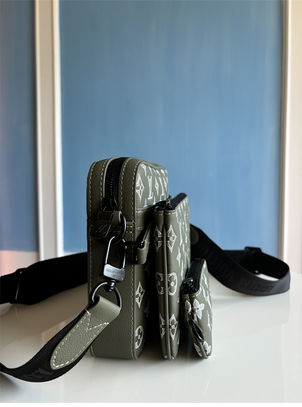 루이비통 트리오 메신저백 그린 쉐도우 모노그램 M12490