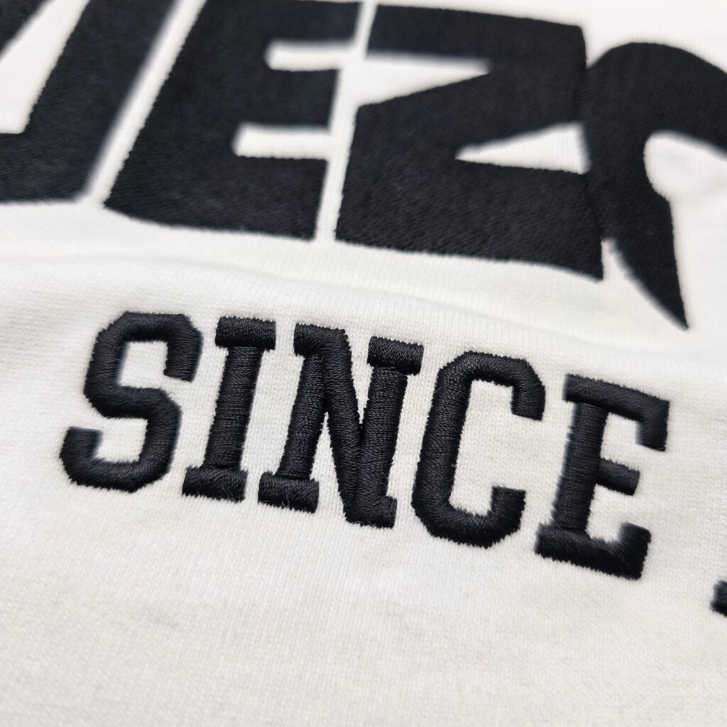 발렌시아가 백 플립 라운드 후드 티셔츠 화이트