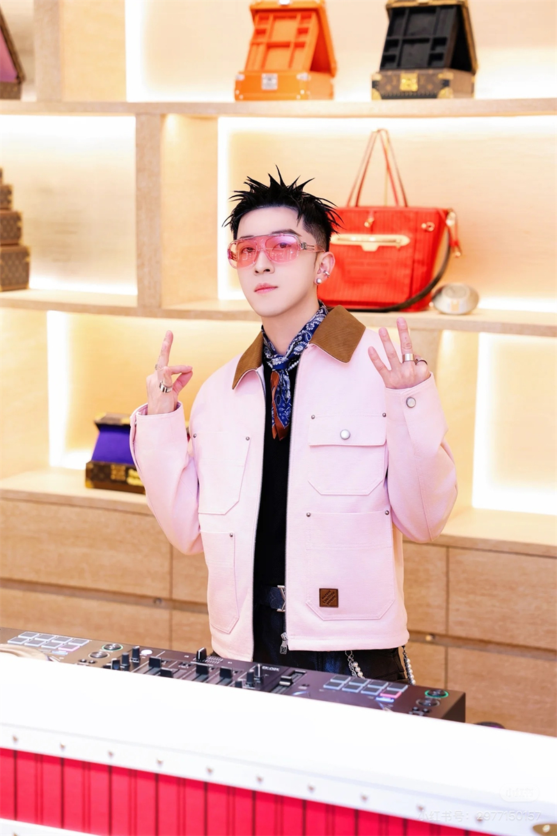 루이비통 x 니고 리브드 코듀로이 카라 워크웨어 블루종