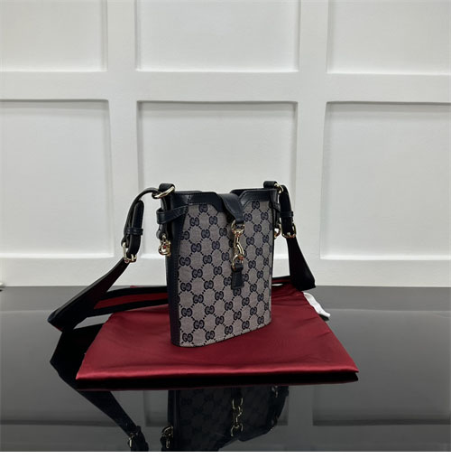 구찌 오리지널 GG 미니 버킷 숄더백 782919