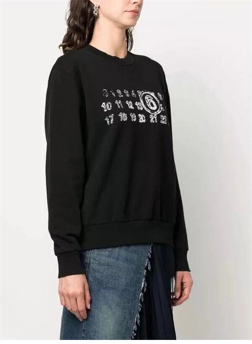 메종 마르지엘라 MM6 로고 크루넥 스웨트셔츠 맨투맨