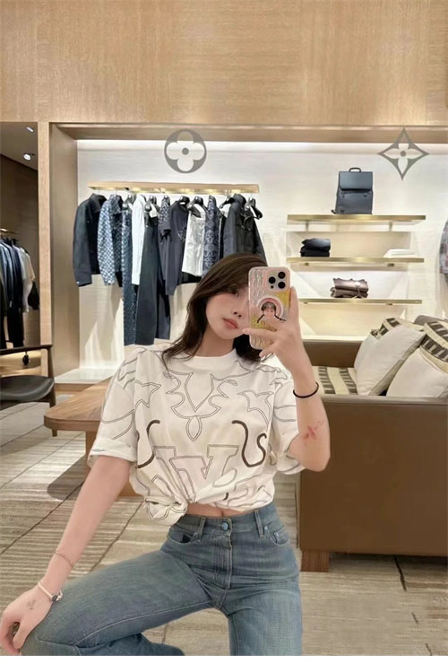 루이비통 엠브로이더드 LV로고 프린팅 반팔 티셔츠