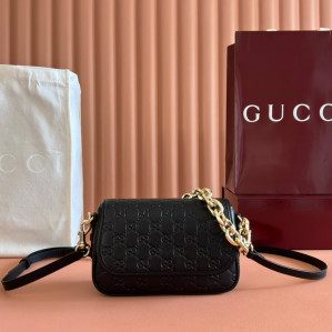 Gucci GG Emblem Shoulder