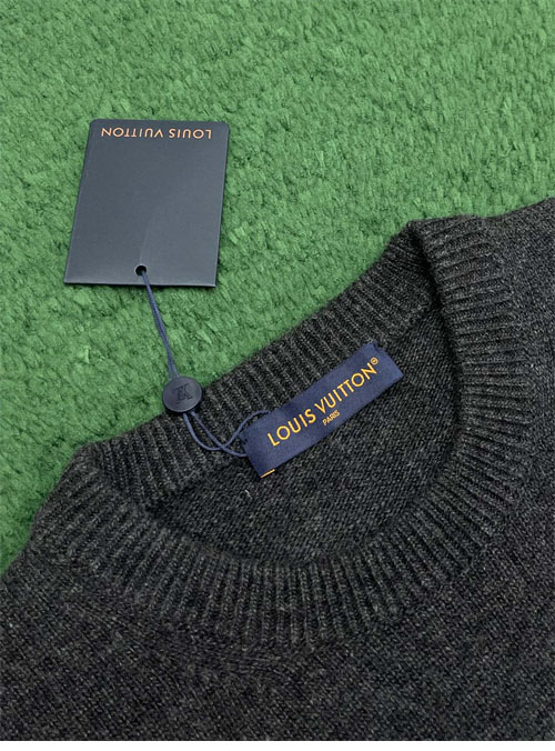 루이비통 스터드LV 엠벨리시드 롱 슬리브드 메리노 울 크루넥