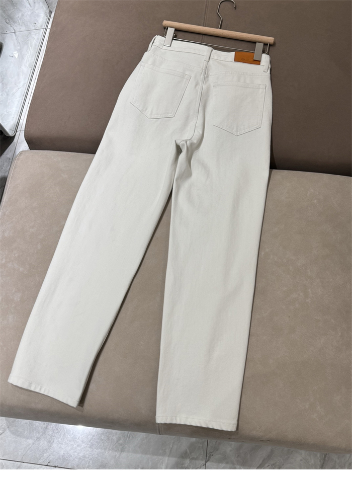 로로피아나 화이트 데님 배기 팬츠