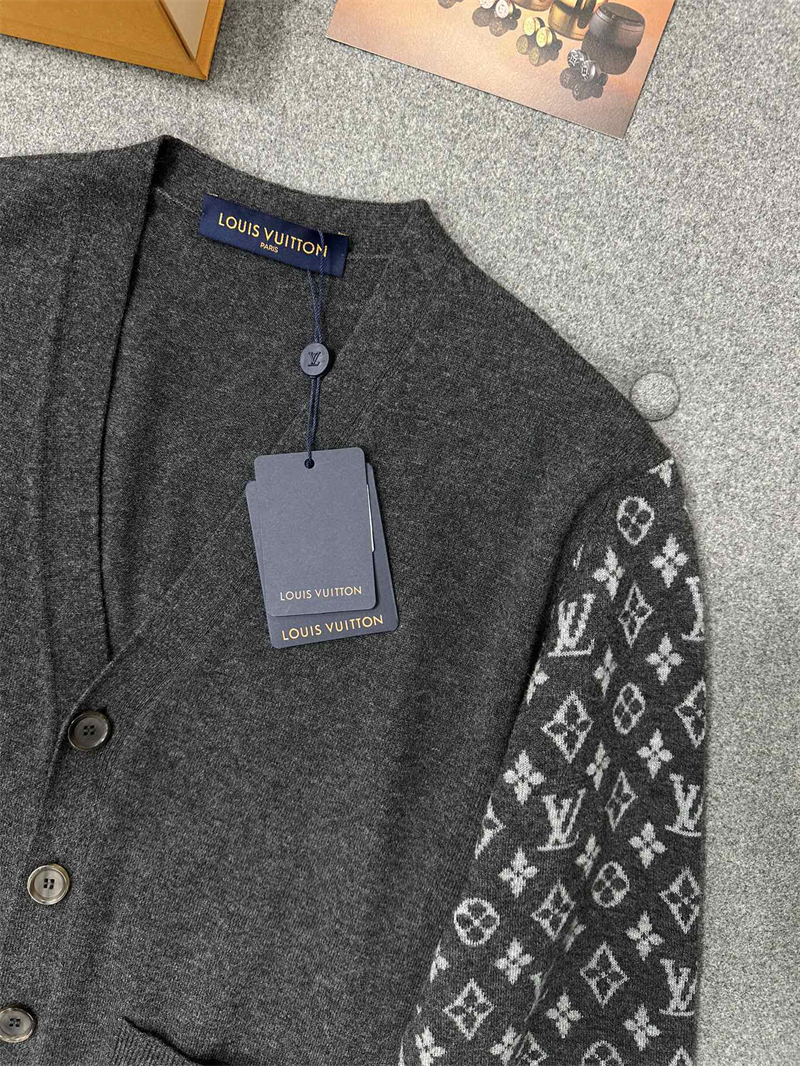 루이비통 모노그램 믹스 캐시미어 V넥 가디건