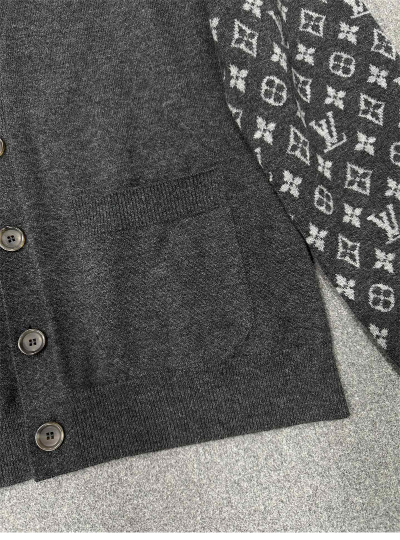 루이비통 모노그램 믹스 캐시미어 V넥 가디건