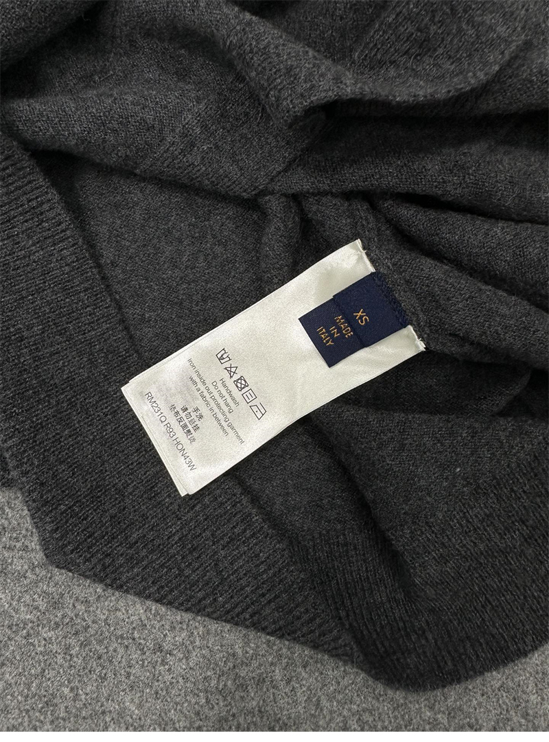 루이비통 모노그램 믹스 캐시미어 V넥 가디건