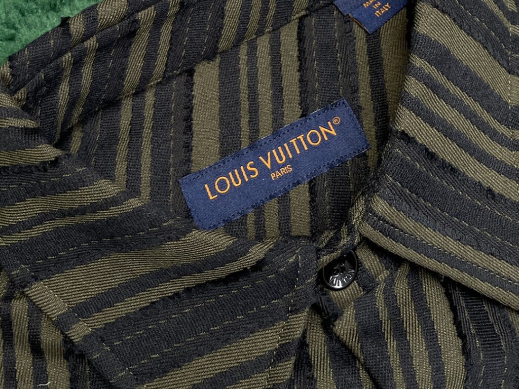 루이비통 23FW LV 로고 코튼 자가드 긴팔 셔츠
