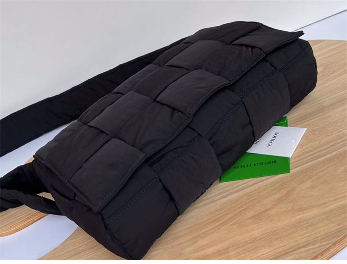 보테가베네타 패디드 테크 카세트 백 “ 3COLOR ”