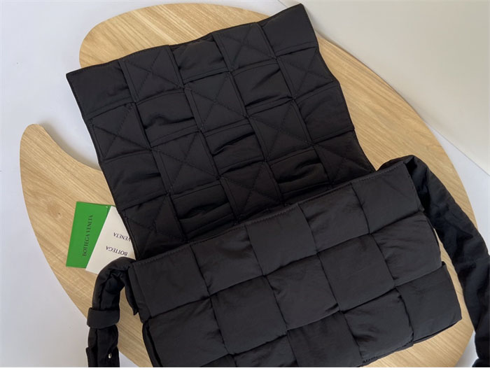 보테가베네타 패디드 테크 카세트 백 “ 3COLOR ”