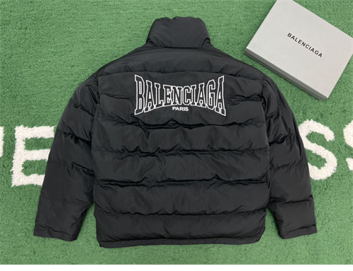 발렌시아가 리버시블 Cocoon 패딩 2컬러