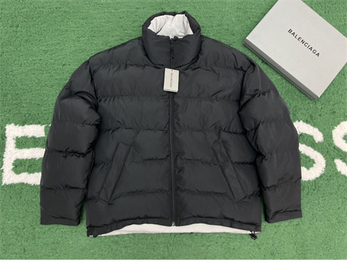 발렌시아가 리버시블 Cocoon 패딩 2컬러