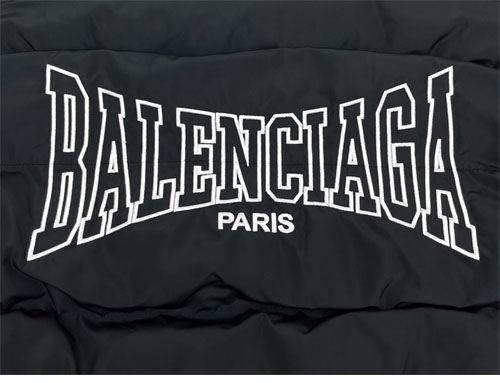 발렌시아가 리버시블 Cocoon 패딩 2컬러