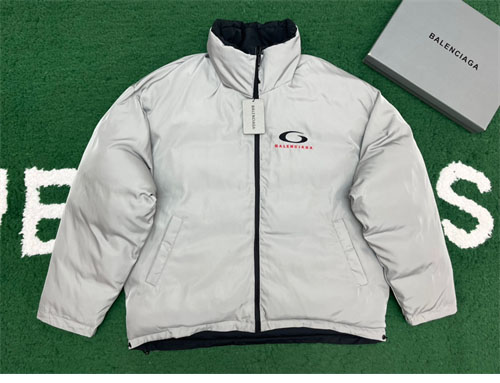 발렌시아가 리버시블 Cocoon 패딩 2컬러