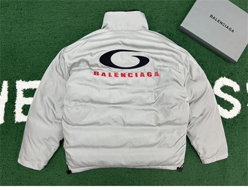 발렌시아가 리버시블 Cocoon 패딩 2컬러