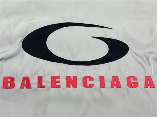 발렌시아가 리버시블 Cocoon 패딩 2컬러