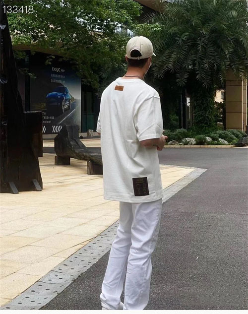 루이비통 스테이플스 에디션 인사이드 아웃 반팔 티셔츠 2컬러