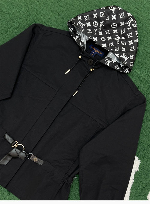 루이비통 숏 후드 파카 블랙