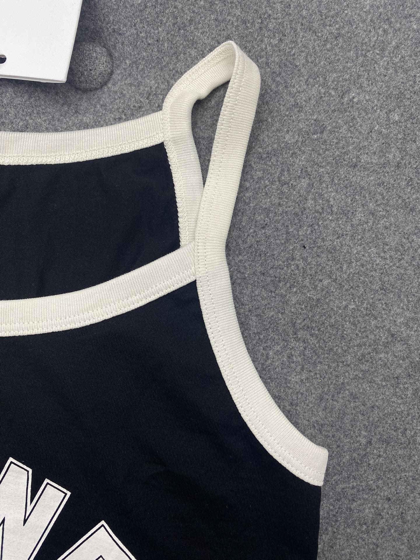 셀린느 24SS PARIS 크롭 탱크 탑