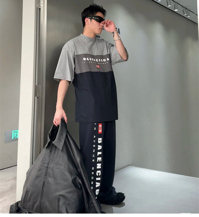 발렌시아가 유니티 스포츠 라지핏 반팔 티셔츠