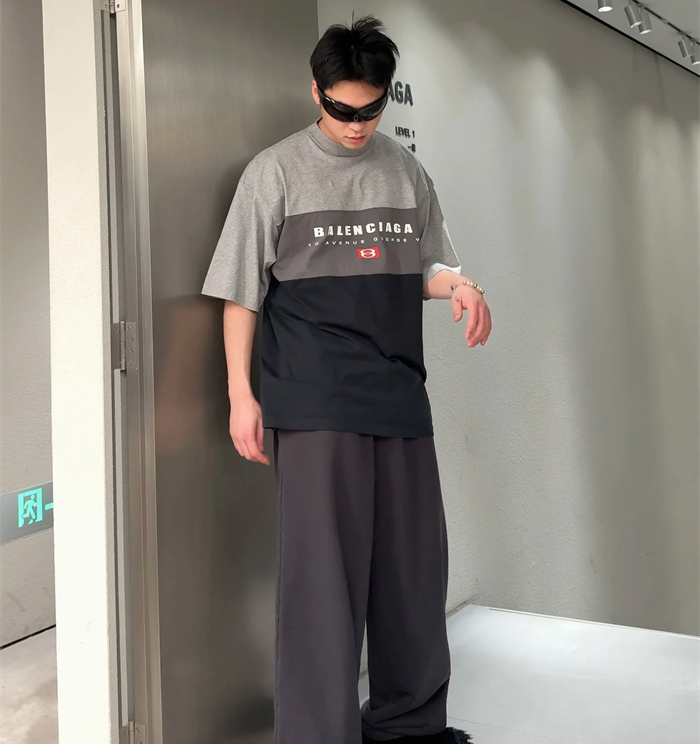 발렌시아가 유니티 스포츠 라지핏 반팔 티셔츠