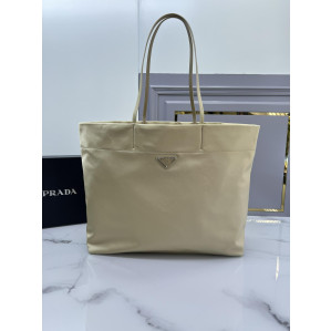 프라다 Re-Edition Nylon Tote