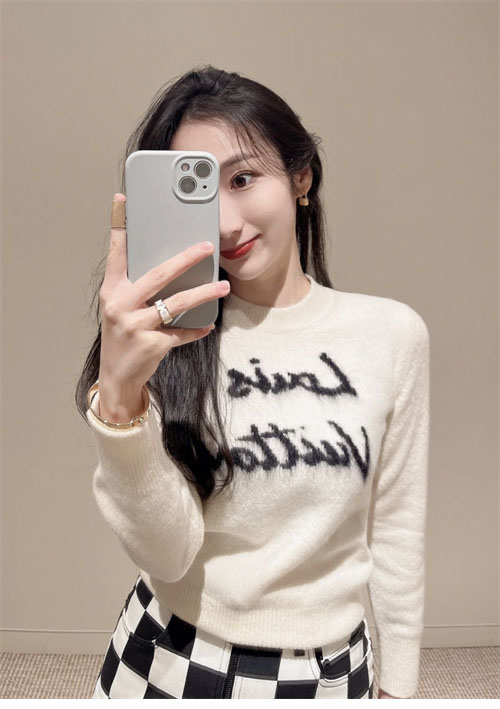 루이비통 브러시드 니트 풀오버