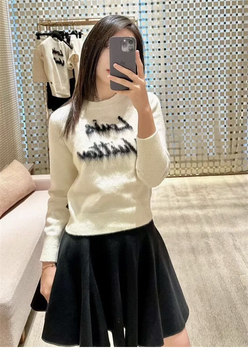 루이비통 브러시드 니트 풀오버